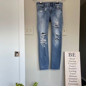 Fashionable Ripped skinny jeans